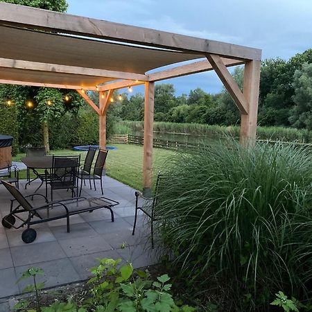 Villa Riverside Met Hottub, Eigen Aanlegsteiger, Zwemtrap, Trampoline En Kano'S Zeewolde Zewnętrze zdjęcie