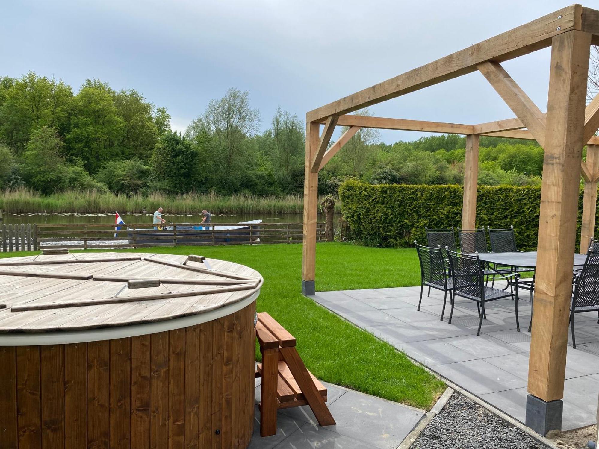 Villa Riverside Met Hottub, Eigen Aanlegsteiger, Zwemtrap, Trampoline En Kano'S Zeewolde Zewnętrze zdjęcie