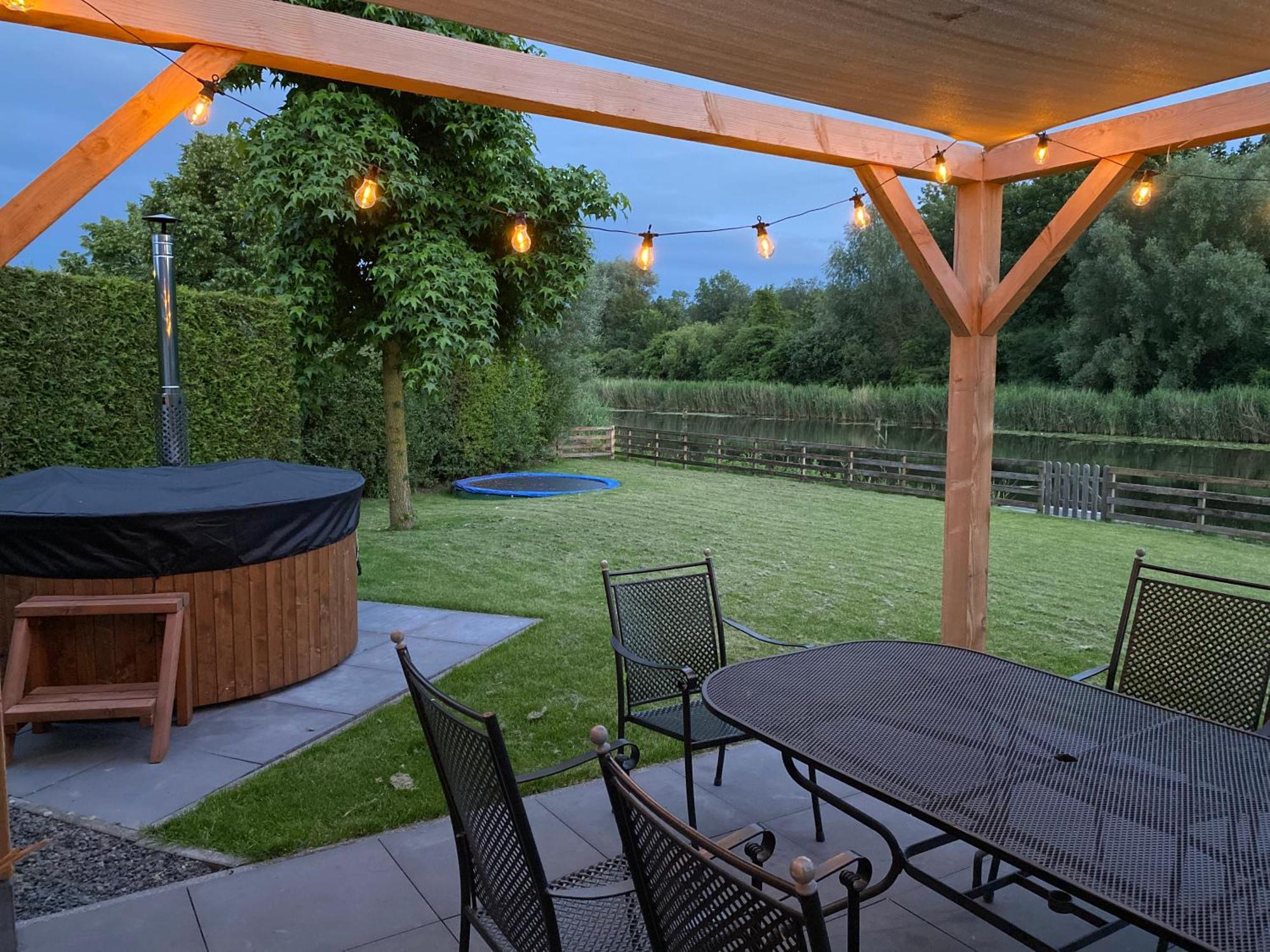 Villa Riverside Met Hottub, Eigen Aanlegsteiger, Zwemtrap, Trampoline En Kano'S Zeewolde Zewnętrze zdjęcie