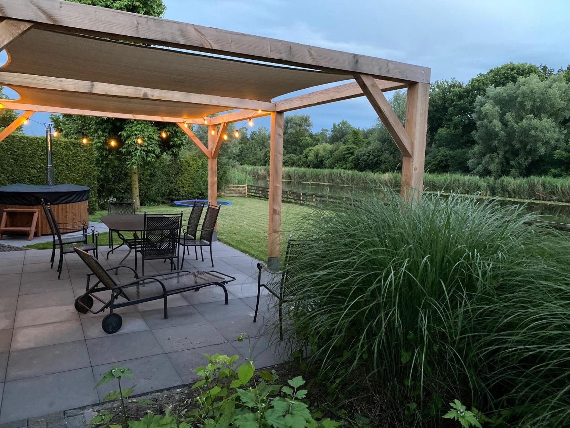 Villa Riverside Met Hottub, Eigen Aanlegsteiger, Zwemtrap, Trampoline En Kano'S Zeewolde Zewnętrze zdjęcie